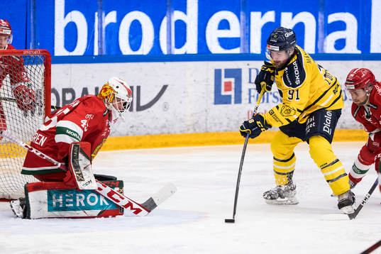 Moras målvakt Andreas Ljunggren och Södertäljes Aaron