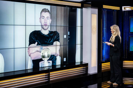 Programledare Linn Nordström och Dejan Kulusevski