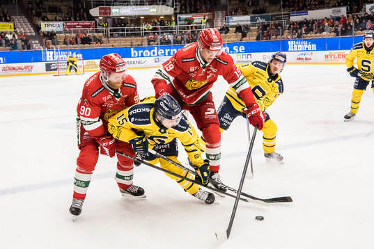 Moras Daniel Ljunggren och Södertäljes Albin Carlson och