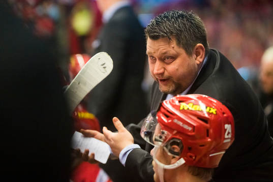 Modos tränare Mattias Karlin