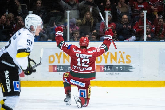 Modos Oscar Pettersson jublar
