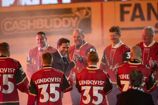 Henrik Lundqvist hyllas av forna lagkamrater och tränare