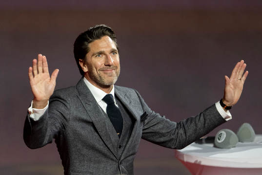 Henrik Lundqvist hyllas innan ishockeymatchen i SHL mellan