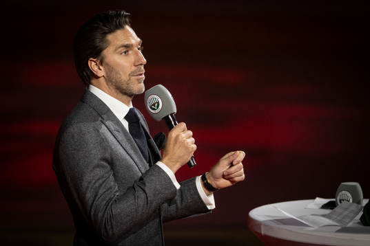 Henrik Lundqvist hyllas innan ishockeymatchen i SHL mellan