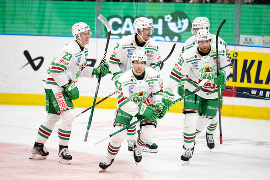 Rögles spelare jublar