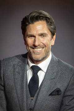 Henrik Lundqvist tar emot hyllningar innan ishockeymatchen