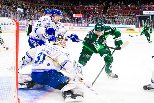 Leksands Olle Alsing och målvakt Kasimir Kaskisuo