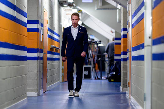 Växjö tränare Jörgen Jönsson före ishockeymatchen i