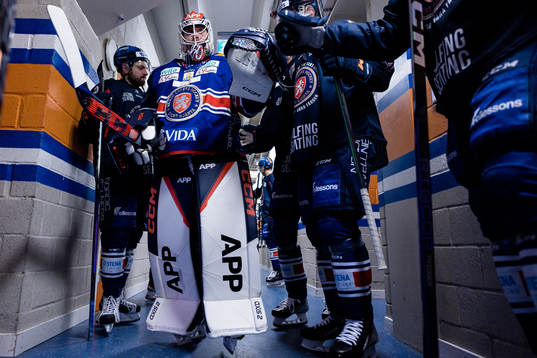 Växjös målvakt Adam Åhman före ishockeymatchen i SHL
