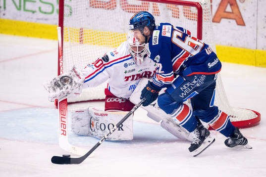 Timrås målvakt Jacob Johansson och Växjös Manuel Ågren