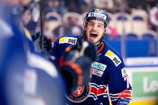 Växjös Hardy Häman Aktell jublar