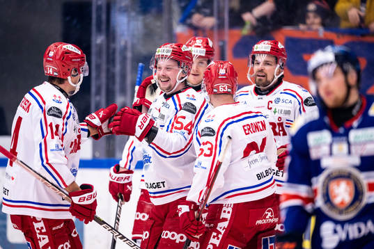 Timrås Jonathan Dahlén jublar