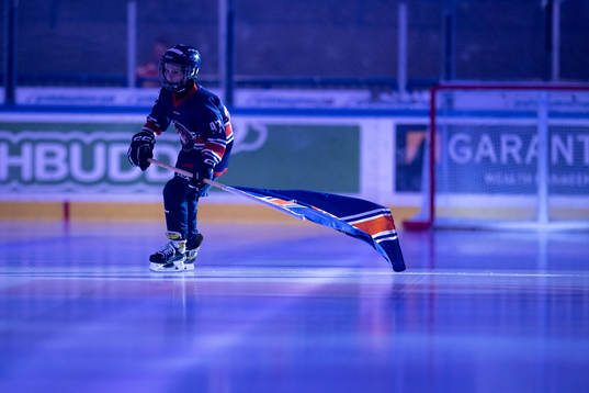 Fanbärare före ishockeymatchen i SHL mellan Växjö och