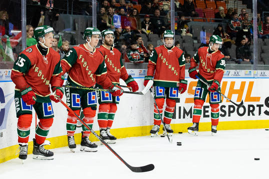 Frölundas spelare med specialdesignade tröjor