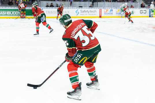 Frölundas Joel Lundqvist med en specialdesignad tröja