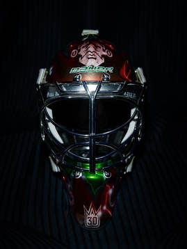 En gåva i form av en specialdesignad ishockeymask till