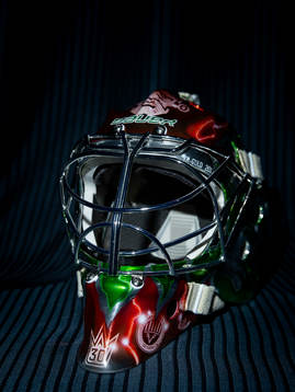 En gåva i form av en specialdesignad ishockeymask till