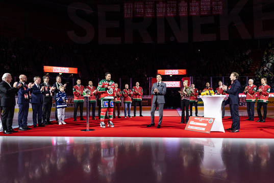 Henrik Lundqvist hyllas av bland annat Joel Lundqvist