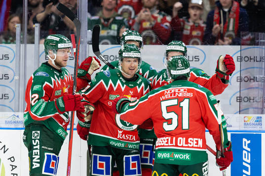 Frölundas Nicklas Lasu jublar med lagkamrater