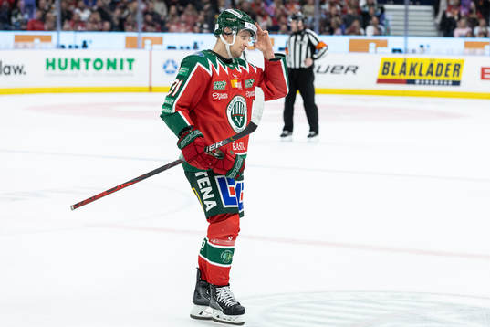 Frölundas Nicklas Lasu lämnar isen