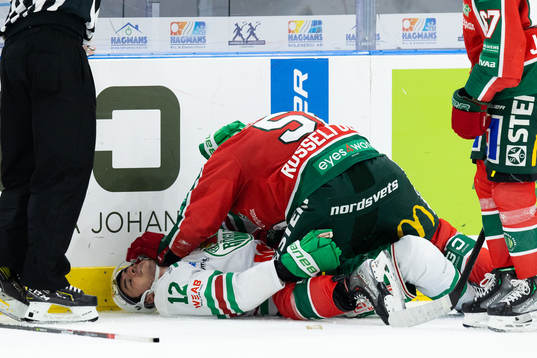 Rögles Brady Ferguson och Frölundas Mats Rosseli Olsen i