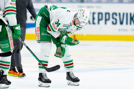 Rögles Adam Edström leds av isen