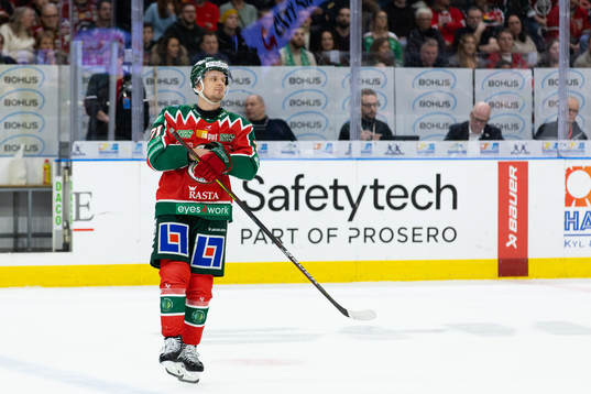 Frölundas Nicklas Lasu lämnar isen