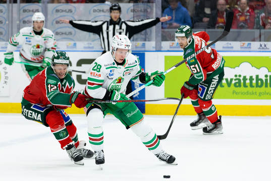 Frölundas Max Friberg och Rögles Anton Bengtsson