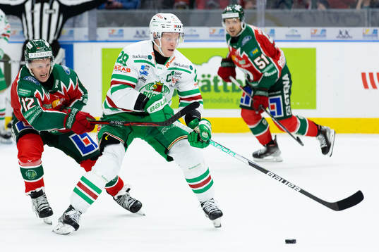 Frölundas Max Friberg och Rögles Anton Bengtsson