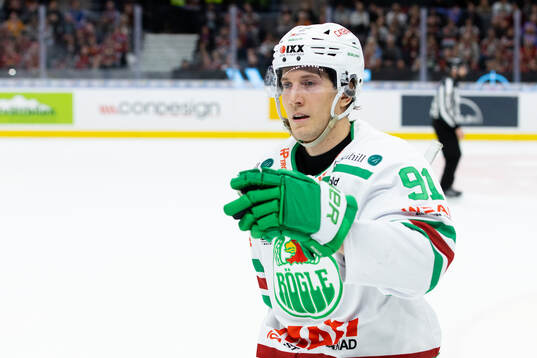 Rögles Adam Tambellini jublar