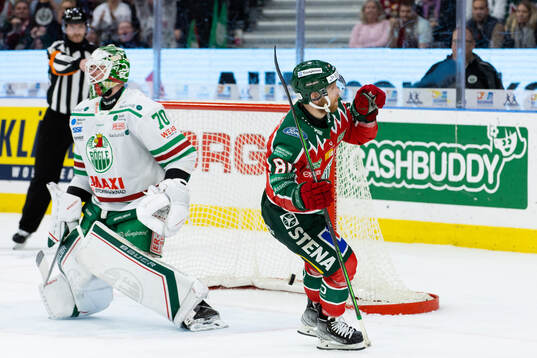Frölundas Ryan Lasch sätter en straff på Rögles