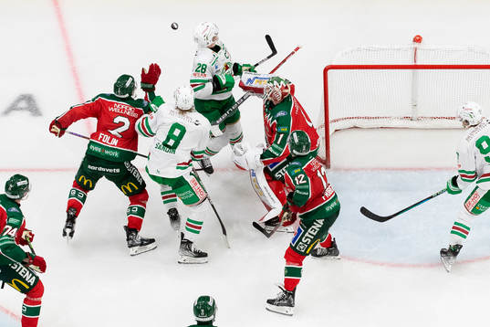 Frölundas Christian Folin och målvakt Lars Johansson och