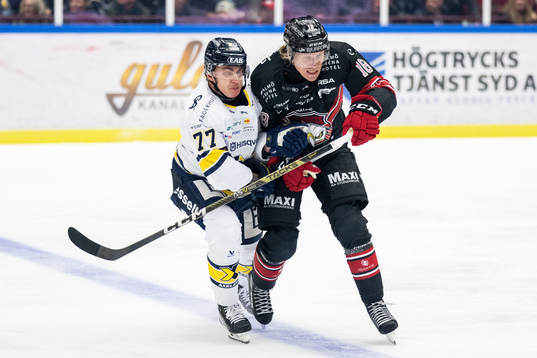 HV71s Herman Hansson och Malmö Redhawks Marcus Sylvegård