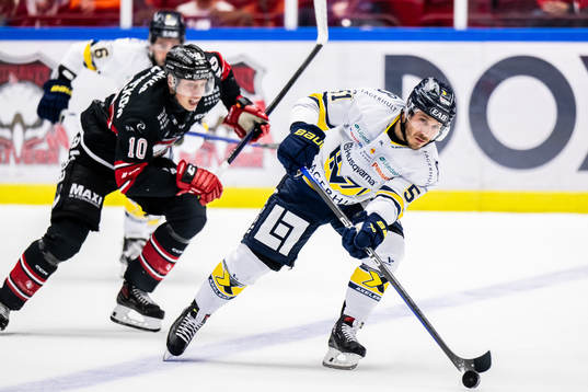 Malmö Redhawks William Von Barnekow och HV71s Andy Miele