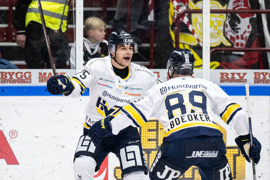 HV71s Radan Lenc och Mikkel Bödker jublar