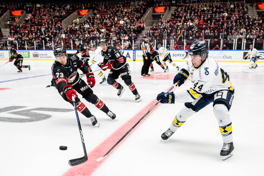 Malmö Redhawks Adam Ollas Mattsson och HV71s Emil Andrae