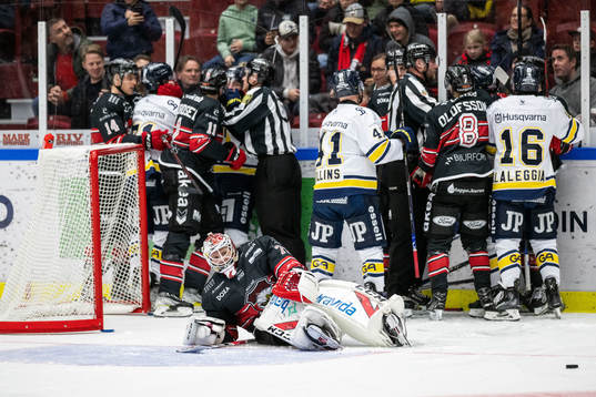 Malmö Redhawks målvakt Daniel Marmenlind har ont