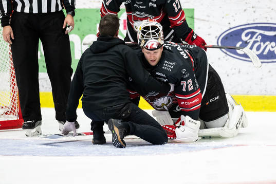 Malmö Redhawks målvakt Daniel Marmenlind har ont