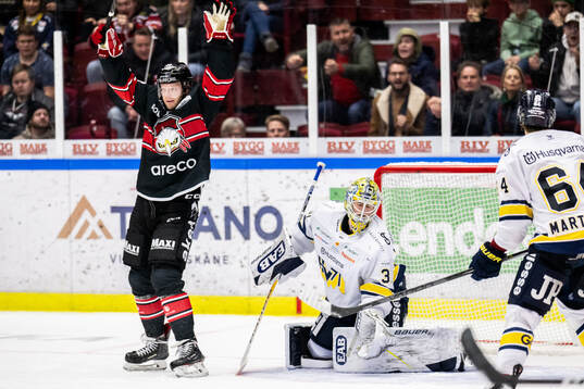 Malmö Redhawks Carl Söderberg jublar