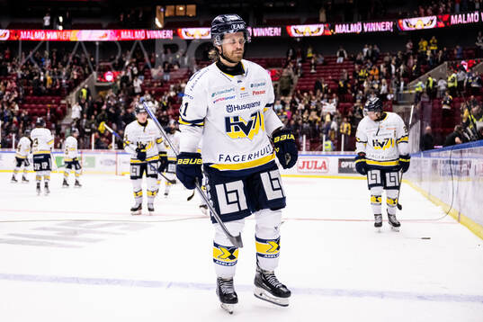 HV71s Mattias Tedenby deppar