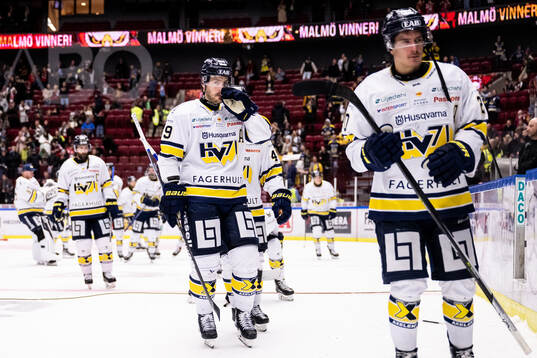 HV71s Mikkel Bödker och André Petersson deppar