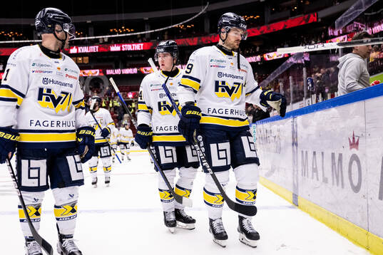 HV71s Emil Andrae och Mikkel Bödker deppar