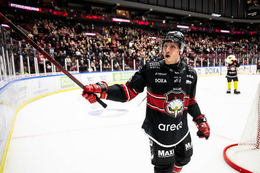Malmö Redhawks Matias Lassen jublar