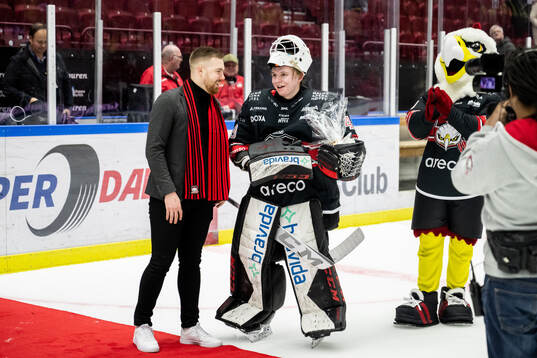 Malmö Redhawks målvakt Oskar Blomgren jublar