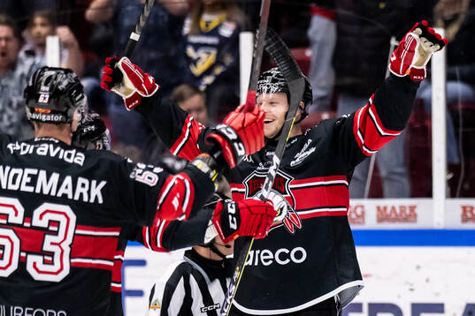 Malmö Redhawks Carl Söderberg jublar