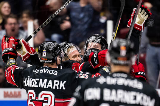 Malmö Redhawks Marcus Sylvegård och Carl Söderberg jublar
