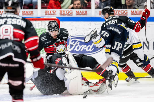 Malmö Redhawks Markus Lauridsen och HV71s André Petersson