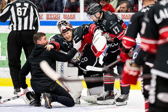 Malmö Redhawks målvakt Daniel Marmenlind utgår skadad