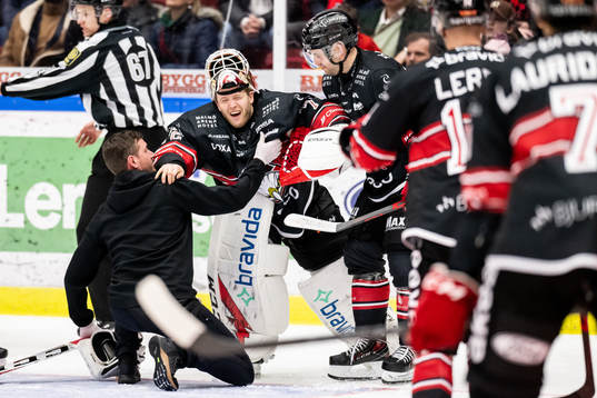 Malmö Redhawks målvakt Daniel Marmenlind utgår skadad