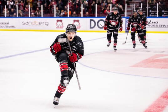 Malmö Redhawks Johan Olofsson jublar